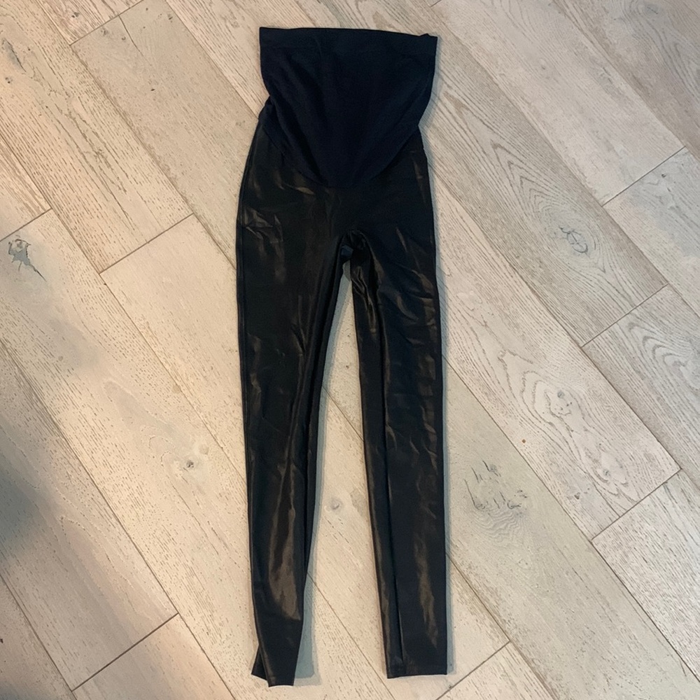 Excellent condition maternity spanx leather leggings. Size medium.